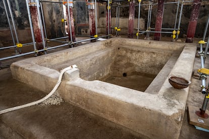 Los arqueólogos hallaron en el yacimiento de Pompeya  "uno los complejos termales privados de los más grandes" jamás encontrados en el yacimiento de esta antigua urbe romana destruida por la erupción del volcán Vesubio el año 79.