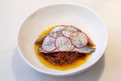 Sardina ahumada y chutney de tomate, del restaurante Samambar de Rodalquilar, Almería.