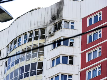 Uno de los edificios de Moscú alcanzado el lunes por un ataque de drones.