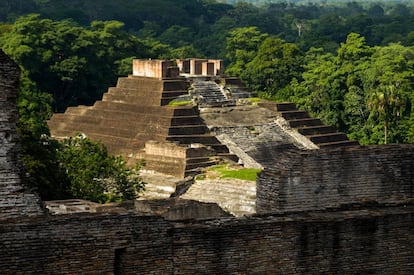 Una de las pirámides en la zona arqueológica de Comalcalco.