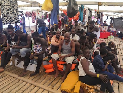 Refugiados en el barco 'Open Arms'.