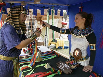 Uno de los puestos del mercadillo egipcio en el parque de La Vaguada.
