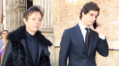 Matilde Solís, con su hijo Fernando el pasado domingo.