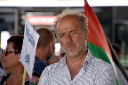 Sébastien Barles, teniente de alcalde de Marsella, durante una manifestación en el Puerto Viejo.