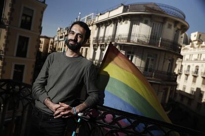 Samir Bargachi, fundador de Kif Kif, en una sede de la asociación, en la Puerta del Sol.