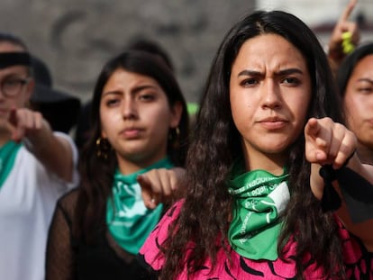 Universitárias mexicanas representam a coreografia ‘Um Estuprador no seu Caminho’, em 29 de novembro.
