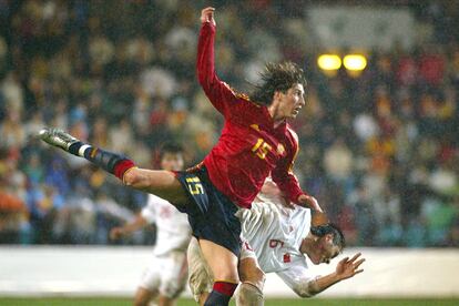 El jugador sevillano Sergio Ramos jugó su primer partido con la selección española el 26 de marzo de 2005 en un encuentro amistoso contra China en Salamanca en el que La Roja venció 3-0 a su rival. Ramos, con casi 19 años (su cumpleaños es el 30 de marzo) debutó en la segunda parte del encuentro.