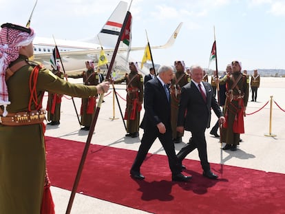 El rey Abdalá de Jordania (derecha) recibía este lunes en Amán al presidente iraquí, Abdul Latif Rashid.