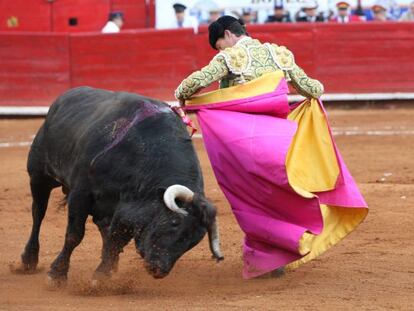 Diego Urdiales, en la séptima corrida de la Temporada Grande en la Plaza de Toros México, en 2019.