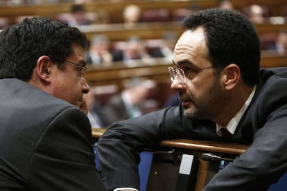 Óscar López y Antonio Hernando, en el Congreso en 2016.