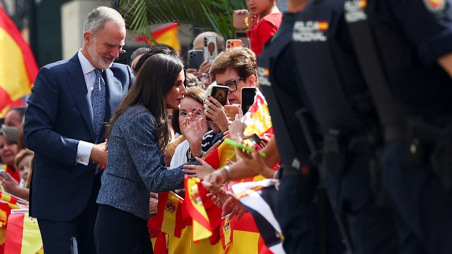Última hora de la visita de los Reyes a Ceuta, en directo | Ceuta recibe entusiasmada a los Reyes en su histórica visita a la ciudad dos meses después de la crisis