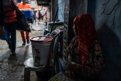 Aleida Gonzáles watches her family's move as she waits with her belongings to be relocated from Isberyala.