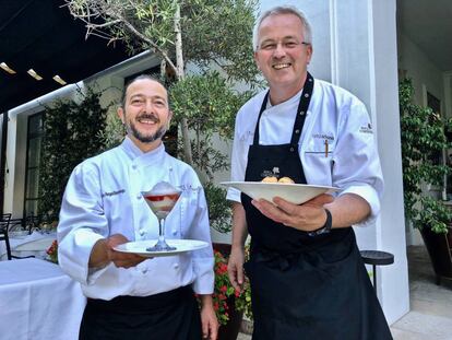 EL PASTELERO ÁGEL BERMEJO Y EL CHEF EJECUTIVO DEL HOTEL FINCA CORTESIN LUTZ BÖSING / CAPEL 