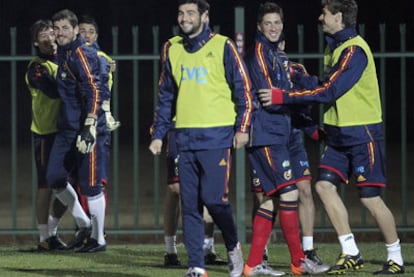 Los jugadores de la selección, de buen humor en el entrenamiento de ayer.