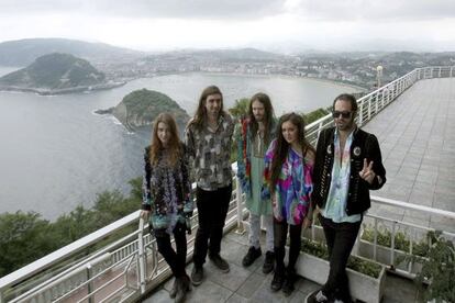 Los miembros de la banda británica Crystal Fighters.