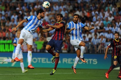 Cesc salta con Sergio Sánchez y Jesus Gámez.