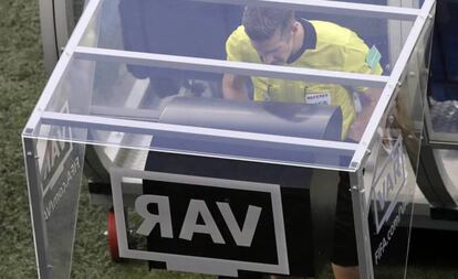 VAR sendo usado na Copa do Mundo.