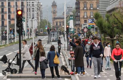 Vista do passeio de Zurriola de San Sebastián, neste domingo.