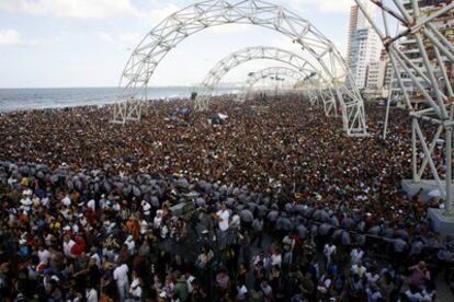 El grupo portirriqueño Calle 13 arrasó en el Malecón de La Habana tras dos años de espera