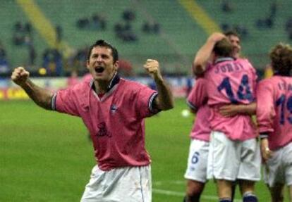 Javi Moreno celebra uno de los goles marcados por el Alavés en San Siro ante el Inter.