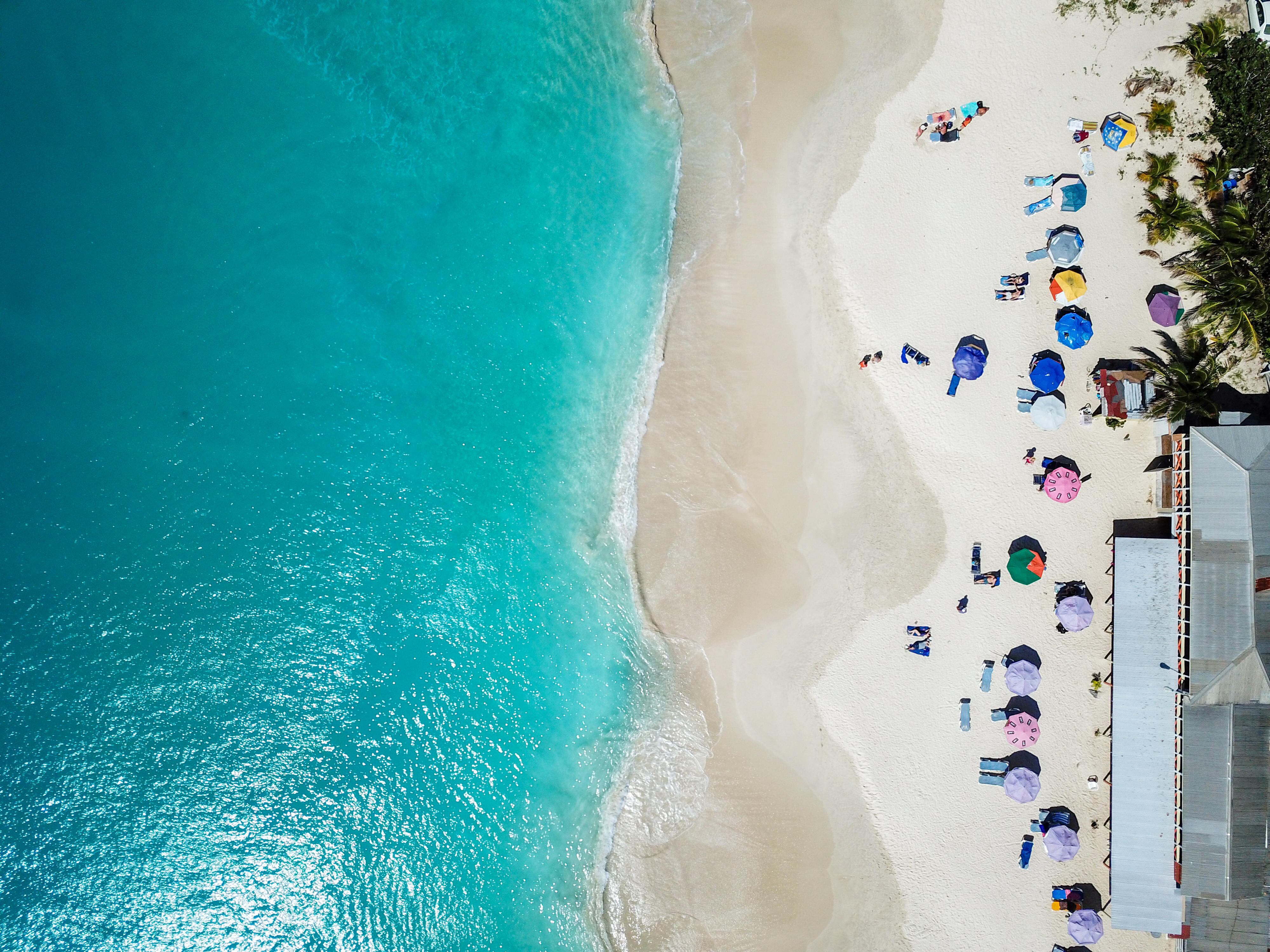 Vista aérea de Darkwood Beach, en Antigua y Barbuda.