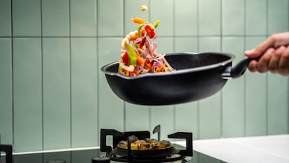 Esta es la mejor manera de evitar las manchas de aceite en la pared de la cocina