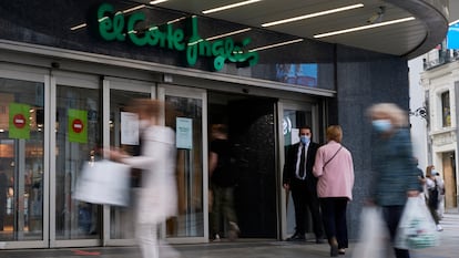 Entrada a una de los centros de El Corte Inglés en Madrid.