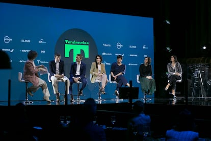 De izquierda a derecha, Patricia Gosálvez, Ferrán García Rigay, Enrique Manso, Ángeles González-Sinde, Sonia Contera, Sara Degli-Espositi y Elena Gil Lizasoain, durante el evento Tendencias en Madrid.