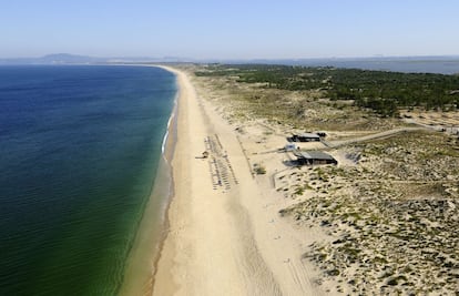 La playa de Comporta se extiende a lo largo de 60 kilómetros al sur de Lisboa, en Portugal.