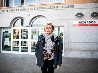 Belén Muñoz Tavira antes de entrar a declarar en el juzgado de primera instancia de Leganés (Madrid), el 17 de mayo.