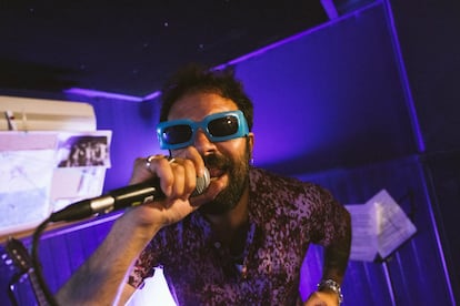 El Canijo de Jerez canta durante un ensayo.
