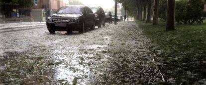 La avenida de Burgos tras la gran granizada.