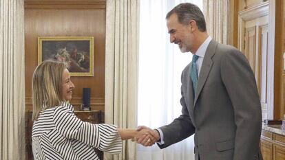 King Felipe VI meets with Ana Oramas of the Canary Coalition.