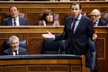 El ministro de Transportes, Óscar Puente, durante su intervención durante la sesión de control al Gobierno, este miércoles en la Cámara baja.