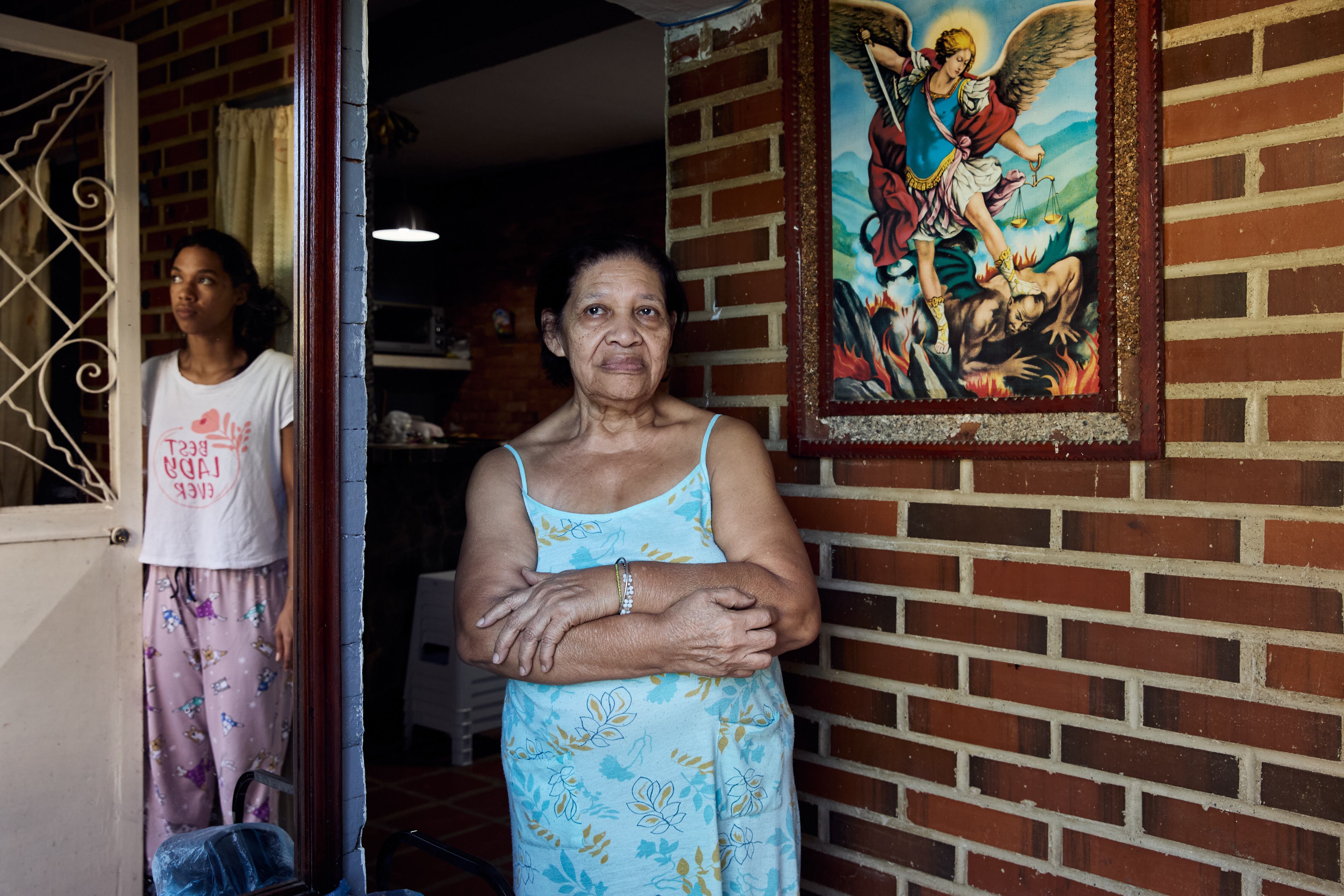 Juana Estanga y su nieta, Heila Luces.