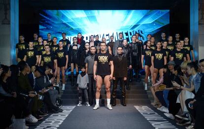 Dirk Bikkembergs presentó su colección en Shanghái, un mercado esencial para el futuro de la moda y un terreno perfecto para explorar la vanguardia.