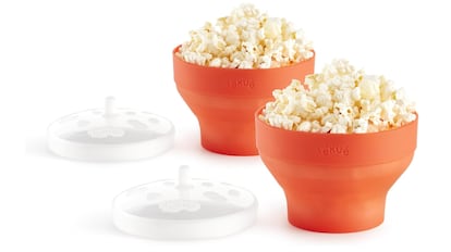 Vista de los recipientes para cocinar palomitas con descuento en Amazon.
