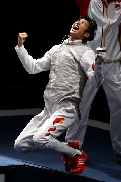 Alegría total en las pistas: el chino Sheng Lei ganaba el oro en esgrima y daba, literalmente, saltos de felicidad.