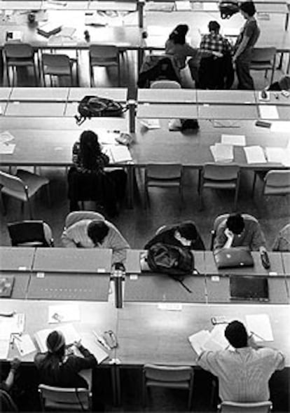 Biblioteca de la Universidad Pública de Navarra en una foto de archivo.