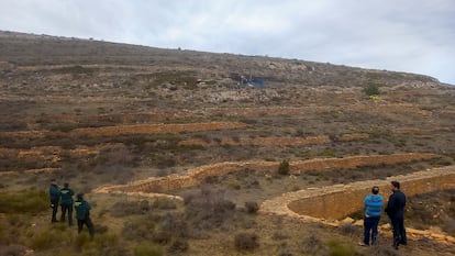Vista del lugar donde una avioneta se ha estrellado este viernes en la localidad de Mosqueruela (Teruel) en el que han muerto las dos personas que viajaban a bordo.
