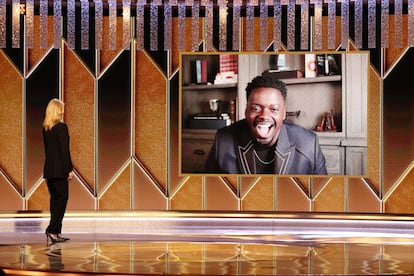 Laura Dern anuncia o prêmio de Daniel Kaluuya, que estrelou uma das anedotas da noite quando seu áudio não funcionou durante o agradecimento.