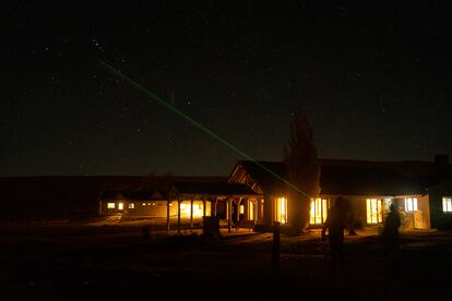 En la estancia La Posta de los Toldos también han construido un observatorio para poder ver el imponente cielo colmado de estrellas.