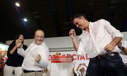 Unos estaban juntos por el sí, otros revueltos por el no. El PSOE, eso sí, siempre halla una tercera vía: juntos por el ritmo. Iceta y Sánchez bailan por ella.