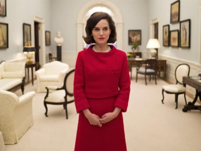 Natalie Portamn interpreta Jackie Kennedy no filme <i>Jackie</i>.