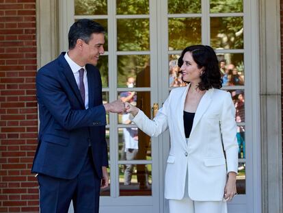 El presidente del Gobierno, Pedro Sánchez, recibe a la presidenta de la Comunidad de Madrid, Isabel Díaz Ayuso, a 9 de julio de 2021.