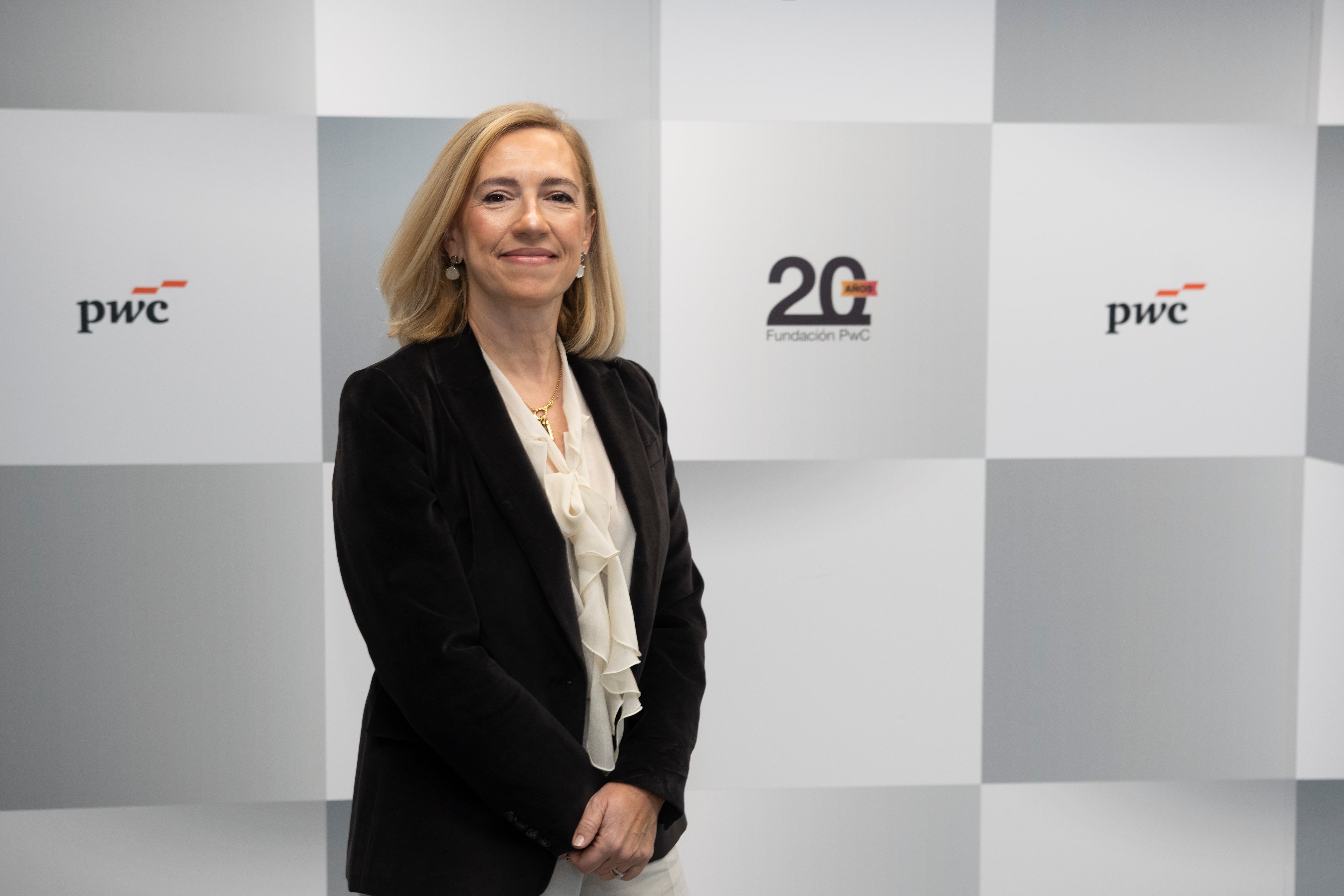 El patronato de la Fundación PwC ha nombrado a Ana Peláez presidenta en sustitución de Santiago Barrenechea. Peláez compatibilizará su labor con su trabajo en la firma como socia de auditoría, socia responsable de mercados en la división de auditoría y co