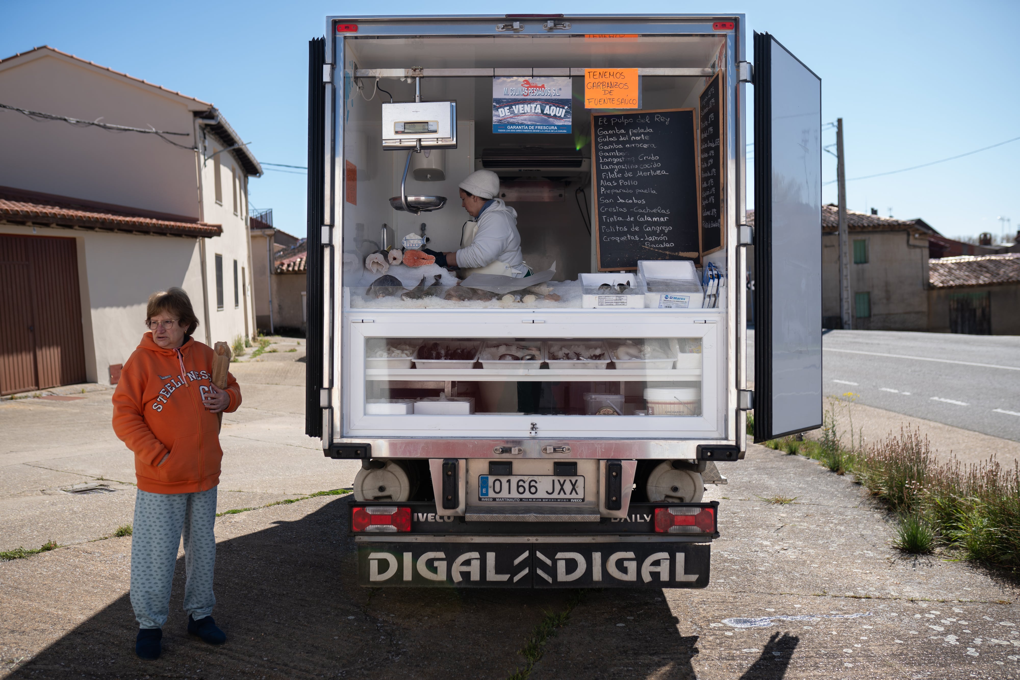 La protagonista de 'Peixos' s'enamora d'una venedora ambulant de peix fregit