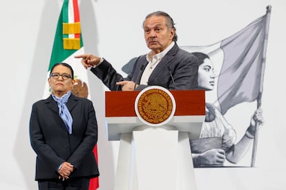 Octavio Romero Oropeza y la Secretaria de Gobernación, en la conferencia de prensa de este martes.