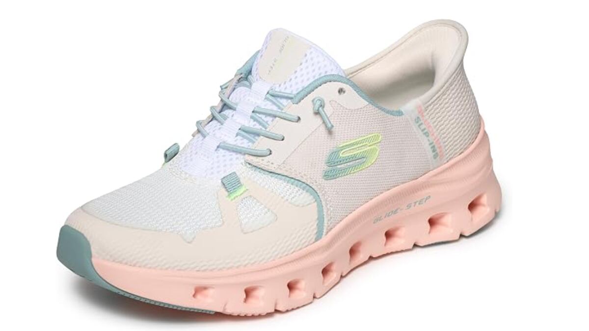 Estas zapatillas Skechers deportivas para mujer se venden en múltiples tallas y colores.