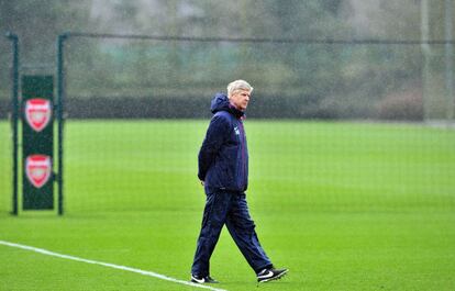 Arsene Wenger durante el entrenamiento.